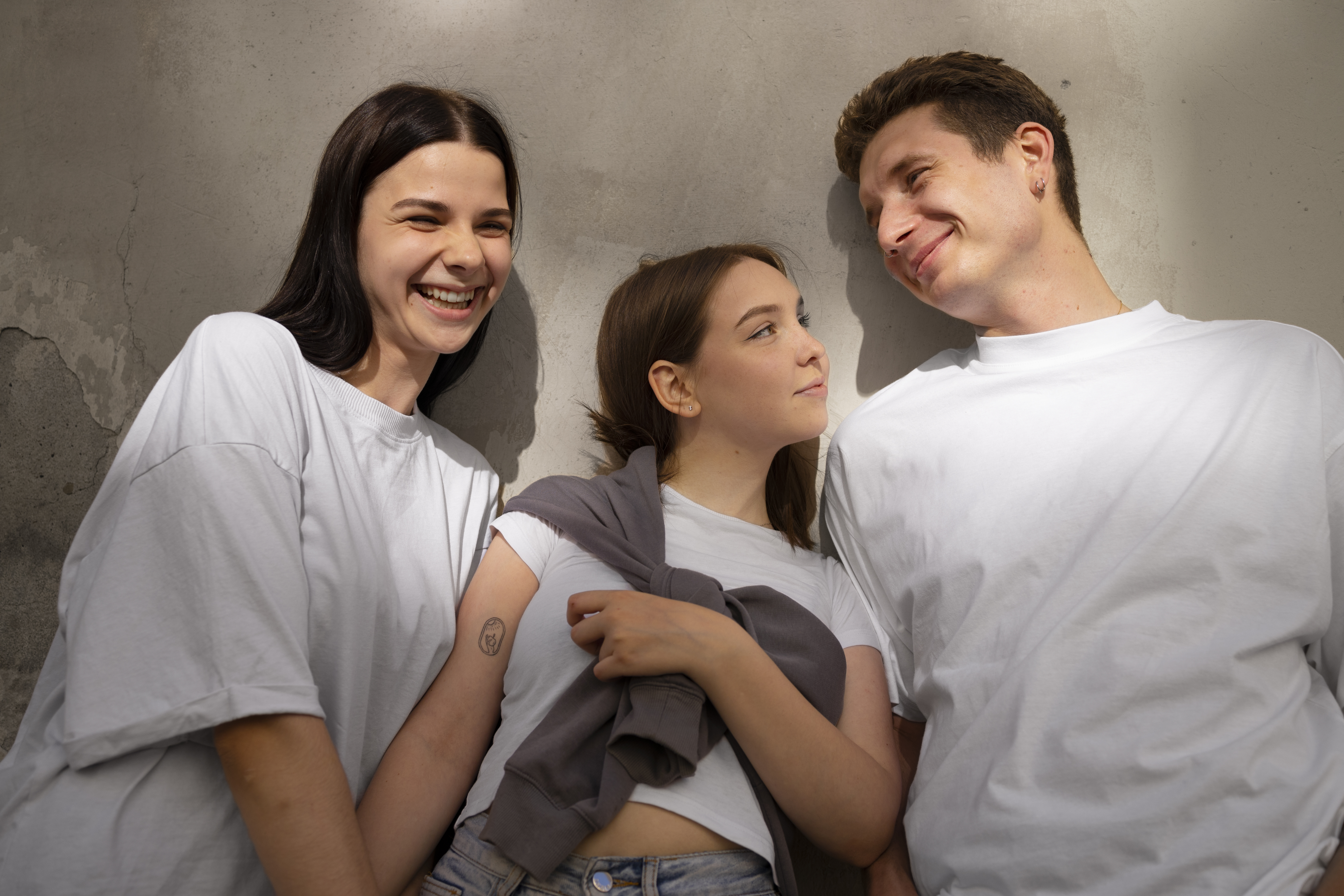 medium-shot-smiley-people-love